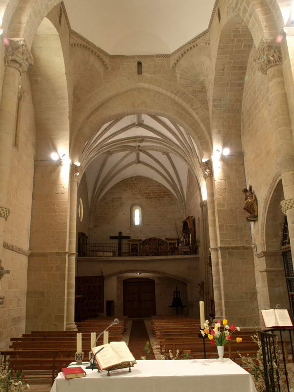 VISTA DEL INTERIOR DEL TEMPLO HACIA LOS PIES